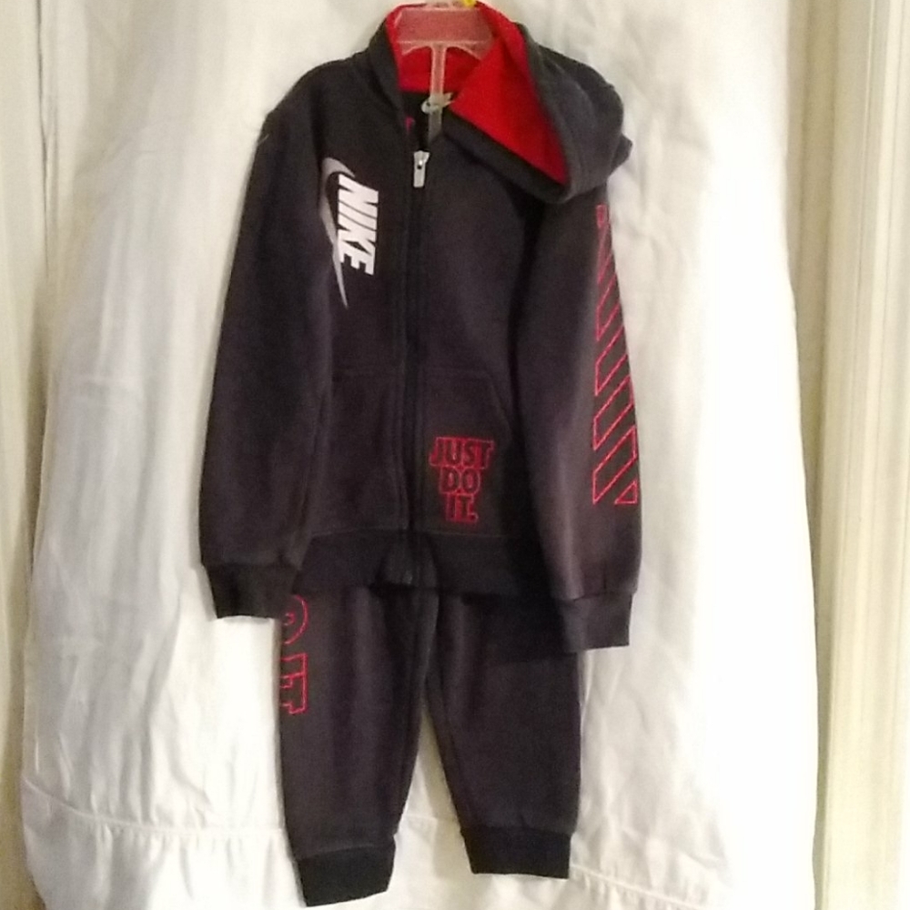 Nike  boys just do it Jogging suit
